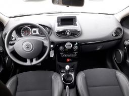 renault-clio-iii-se-vm103-11-1559838310.jpg