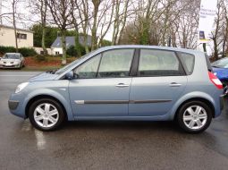 renault-scenic-ii-ph1-847acc29-5-1482500491.JPG