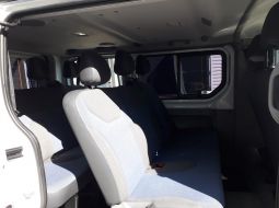 renault-trafic-passenger-dc-787-wh-12-1563175518.jpg