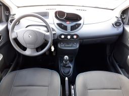 renault-twingo-ii--11-1579099760.jpg