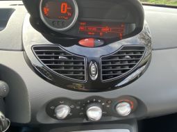 renault-twingo-ii-t809hj-23-1736440190.JPG